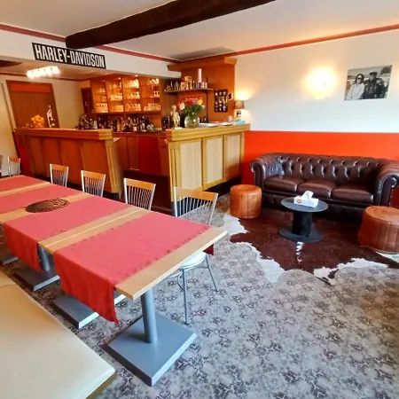 De Bouvignes Hotel *