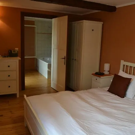 De Bouvignes Hotel *